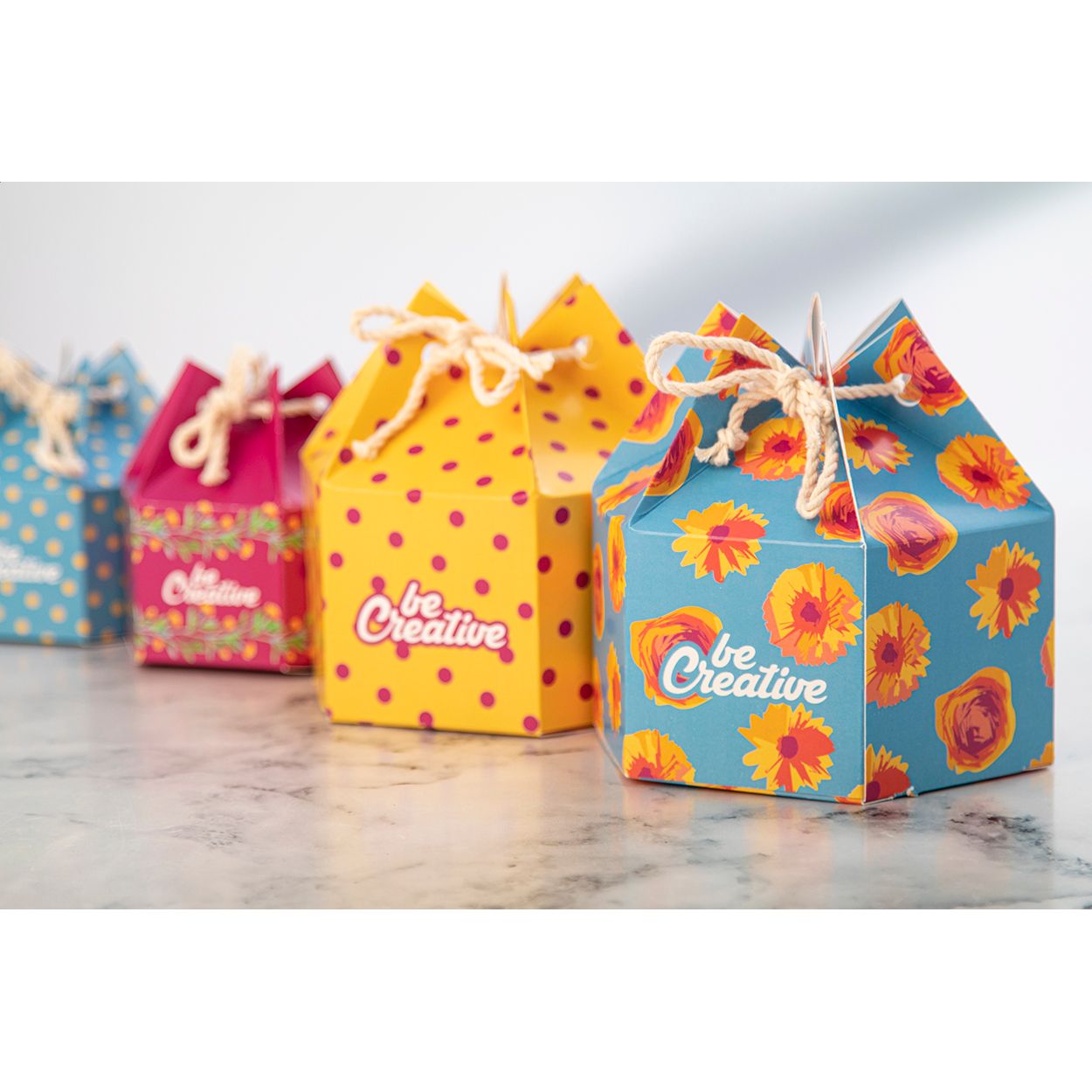 CreaBox HexaCord S Sechseckige Geschenkbox - weiß-611
