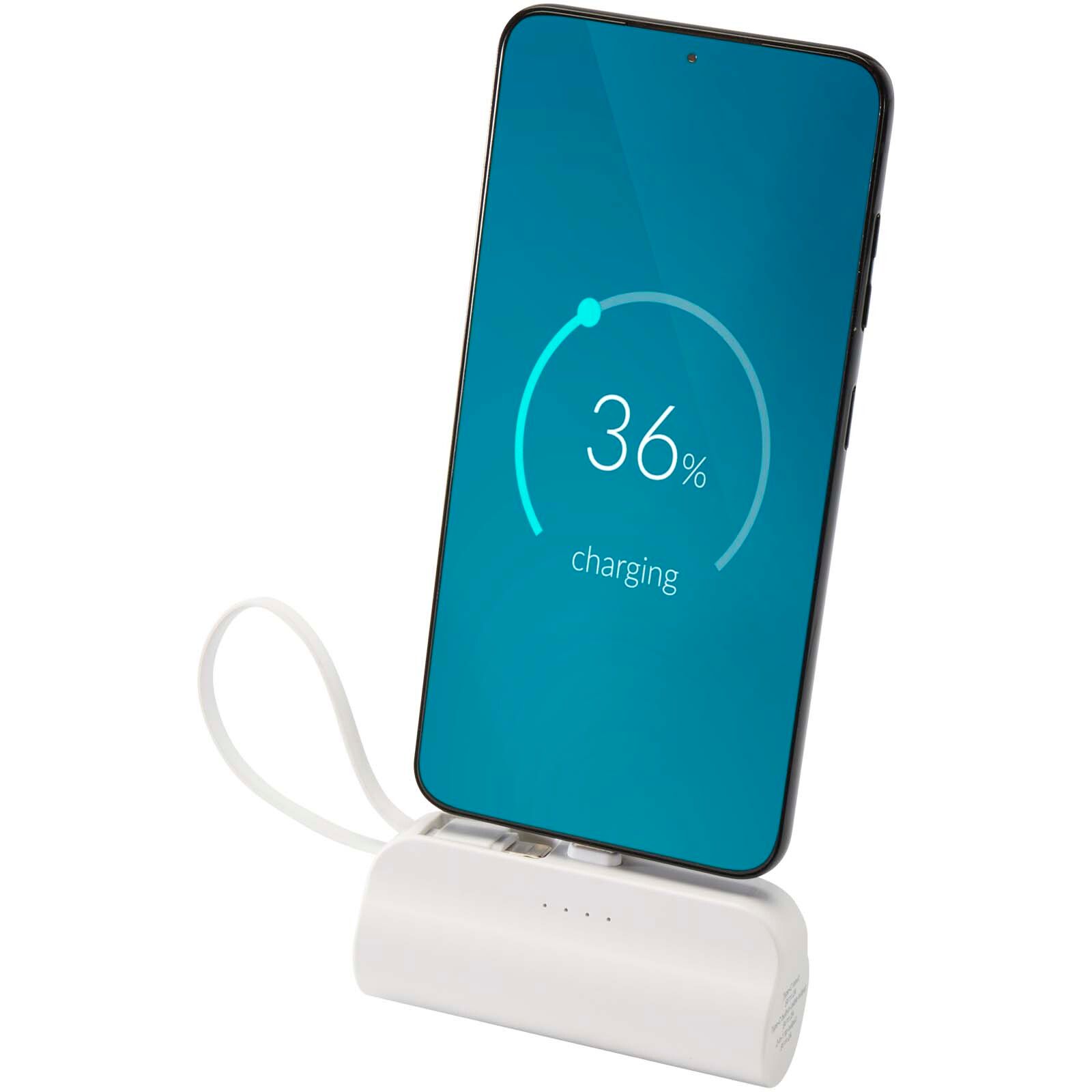Alnair 10 W 5000 mAh Typ C Powerbank aus recyceltem Kunststoff mit integriertem Klappständer und 2 in 1 Kabel - weiss-891