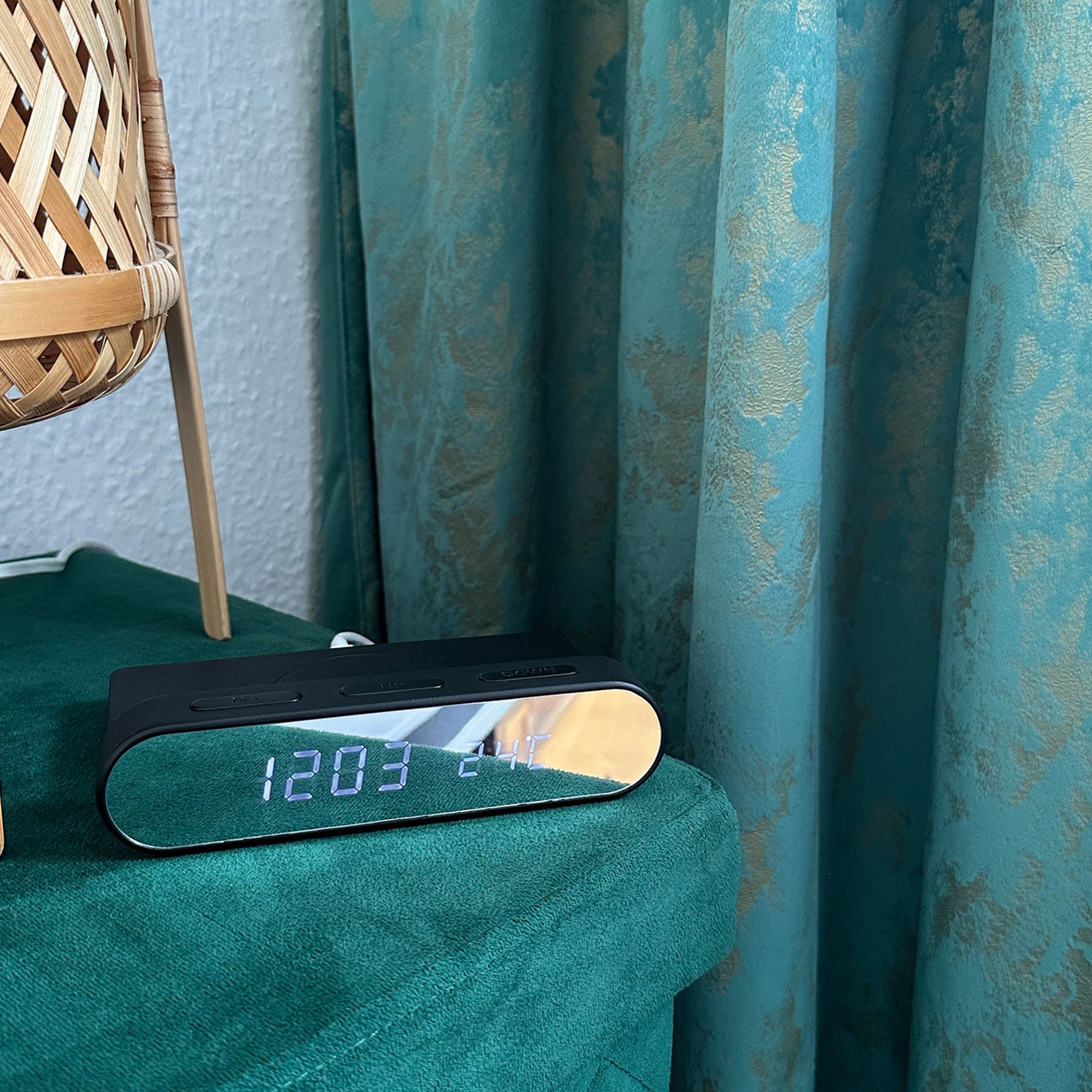 Wecker und Wireless charger Adelaine - schwarz-836