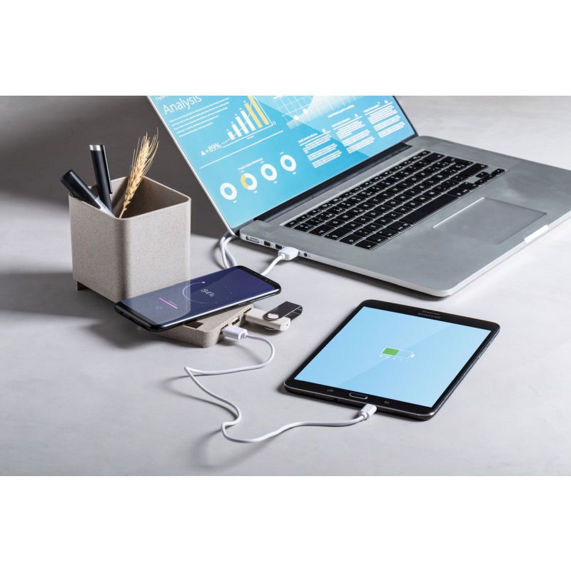 Büro-Sets sind mehr als nur einfache Stiftehalter. Sie vereinen verschiedenen Funktionen miteinander und können beispielsweise parallel Smartphone per Induktion laden oder verschiedene USB-Geräte aufladen.