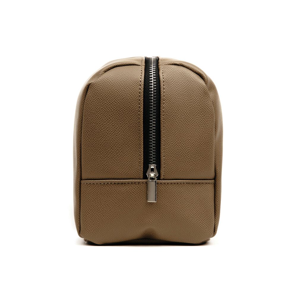 VINGA Bermond Kulturtasche aus RCS recyceltem PU - braun-200