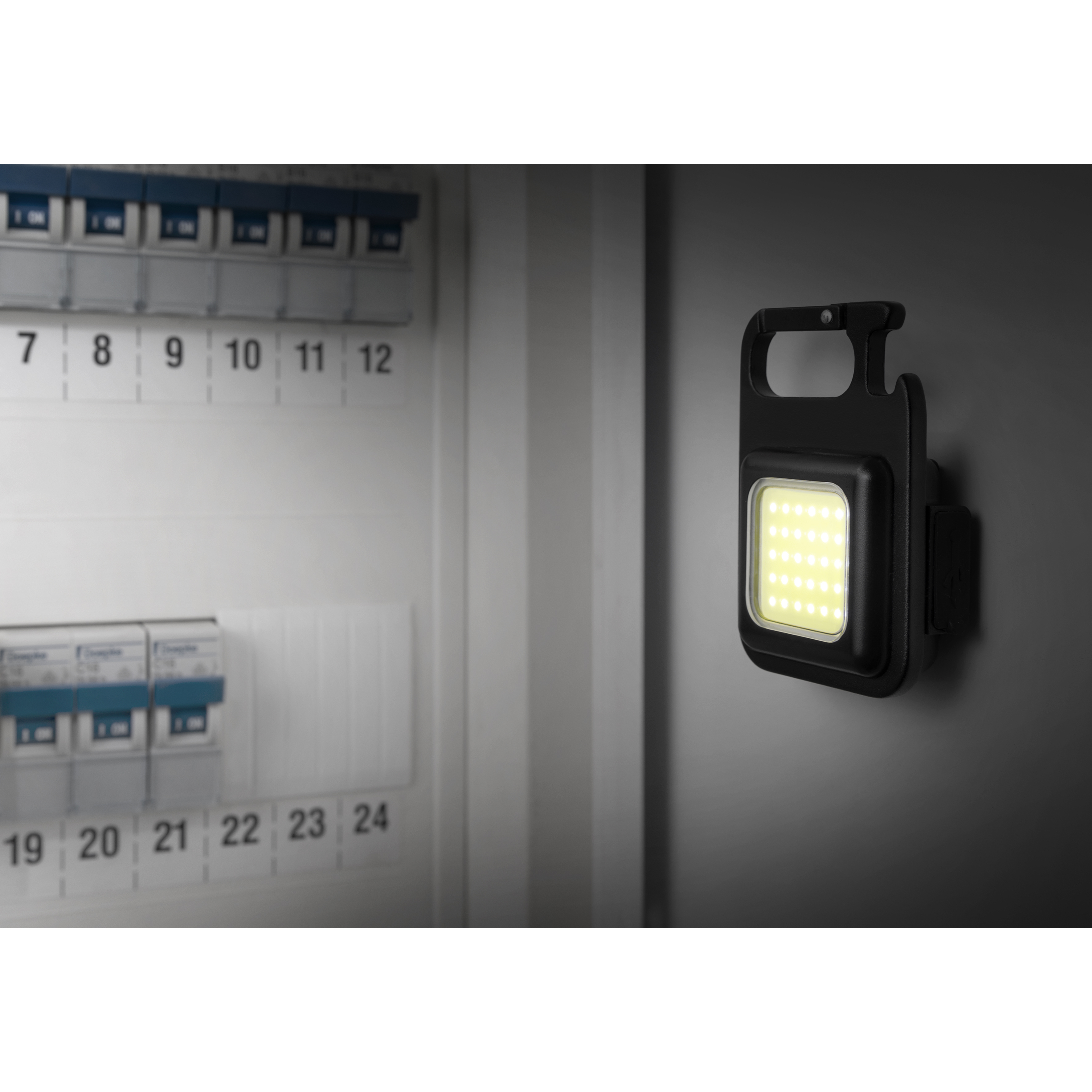 Metmaxx® LED MegaBeam Lampe "MiniSquareLightReCharge" - schwarz-810