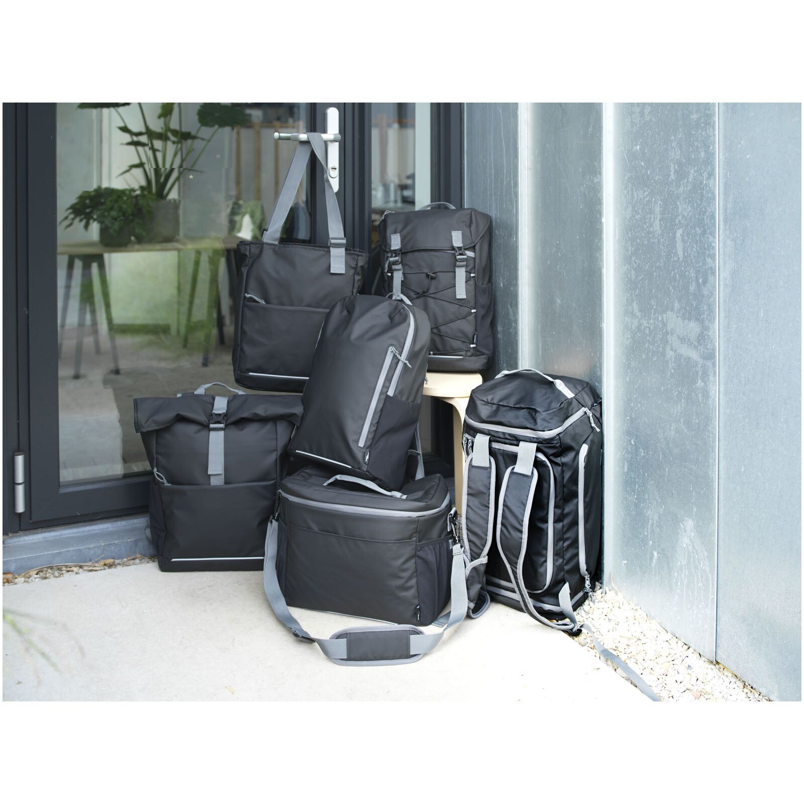 Aqua 15,6" GRS recycelter wasserabweisender Laptop-Rucksack 23 L - schwarz-745