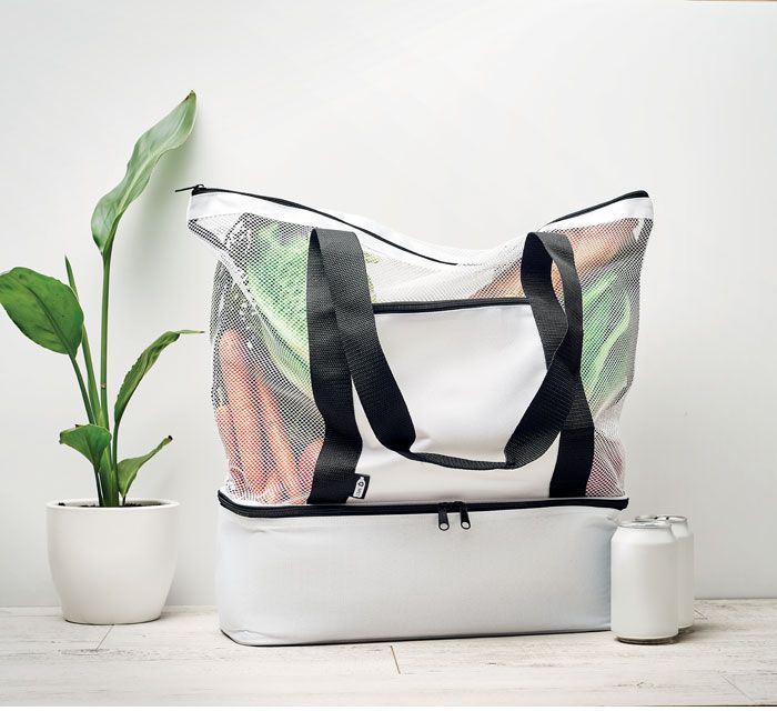 Ergänzend zu Baumwolltaschen gibt es viele weitere Einkaufstaschen aus unterschiedlichen Materialien und in verschiedenen Größen. Faltbar, extra groß oder wasserfest - wir bedrucken alle Modelle mit Ihrem Logo.