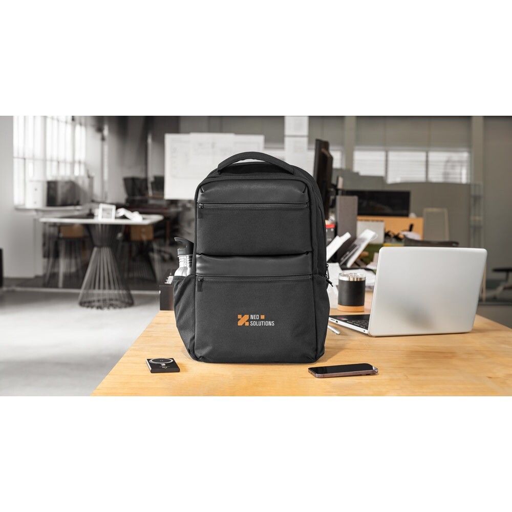 COPENHAGEN Wasserabweisender Rucksack aus recyceltem Twill mit zwei großen Fronttaschen, 17'3 Zoll - schwarz-710