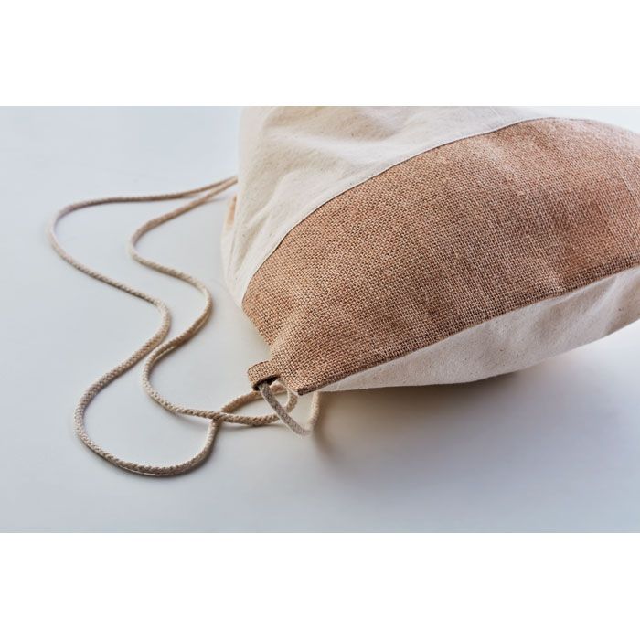 Beutel aus Baumwolle und Jute in beige.