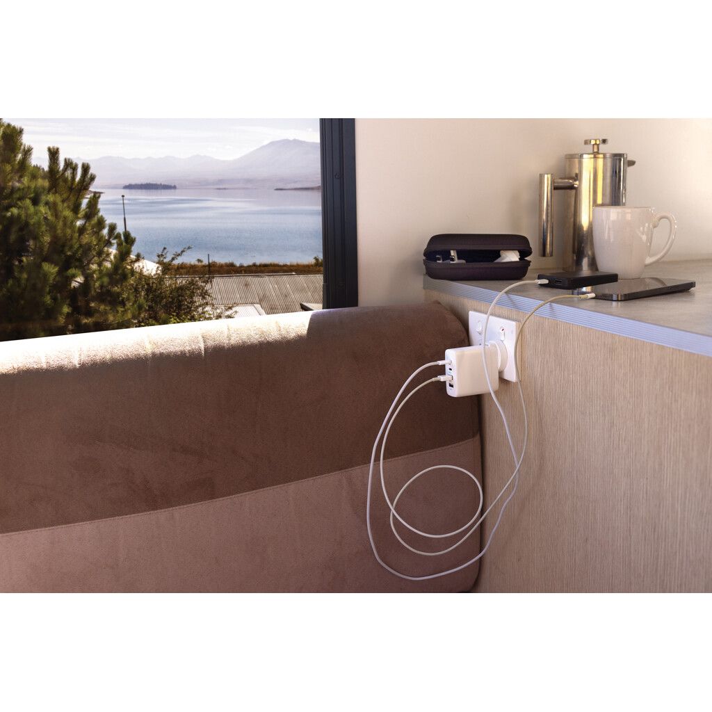 TravelCharge Pro Reiseladegerät mit USB-C aus RCS rec. ABS - weiß-875