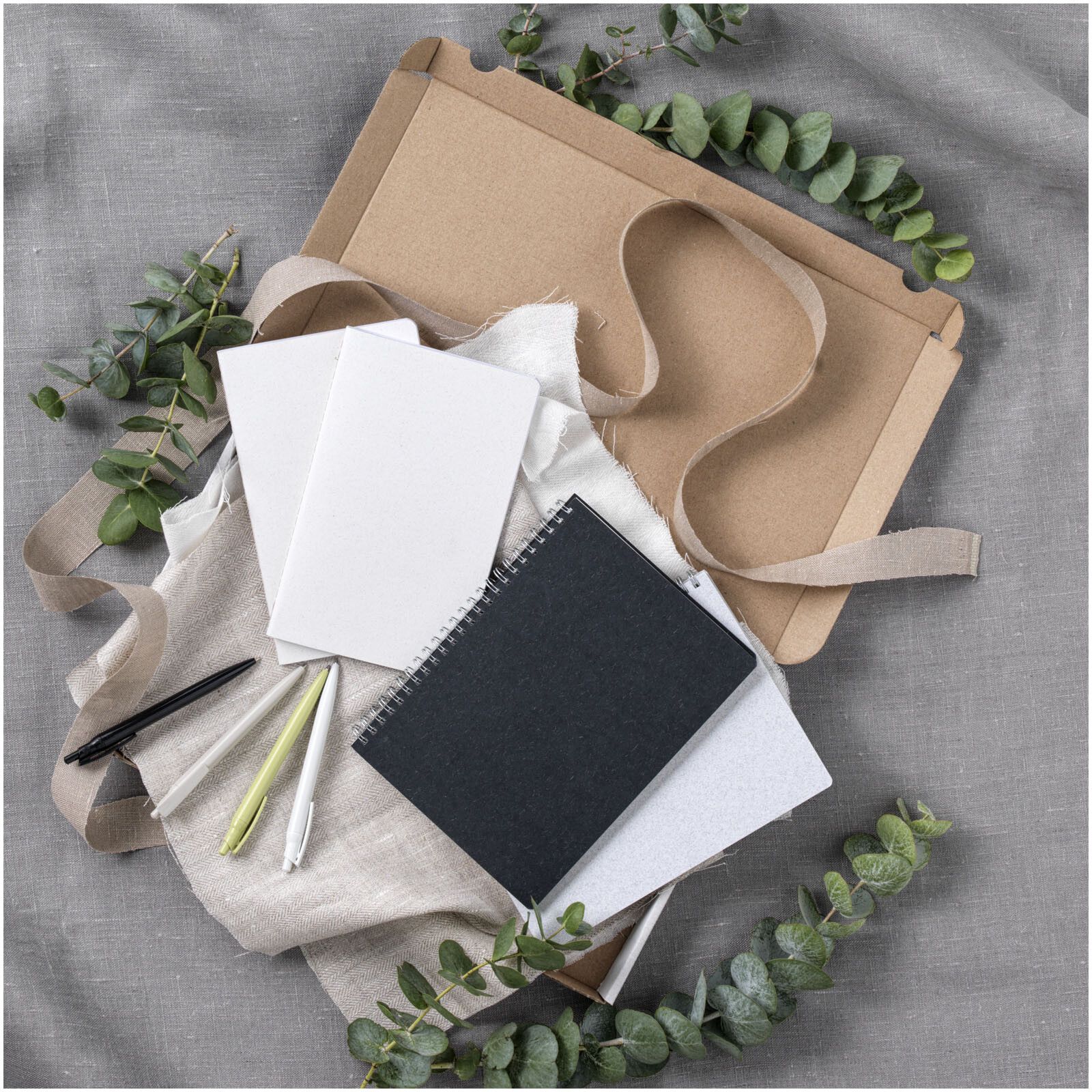 Fabia Notizbuch mit Cover aus Crush Papier - weiss-173