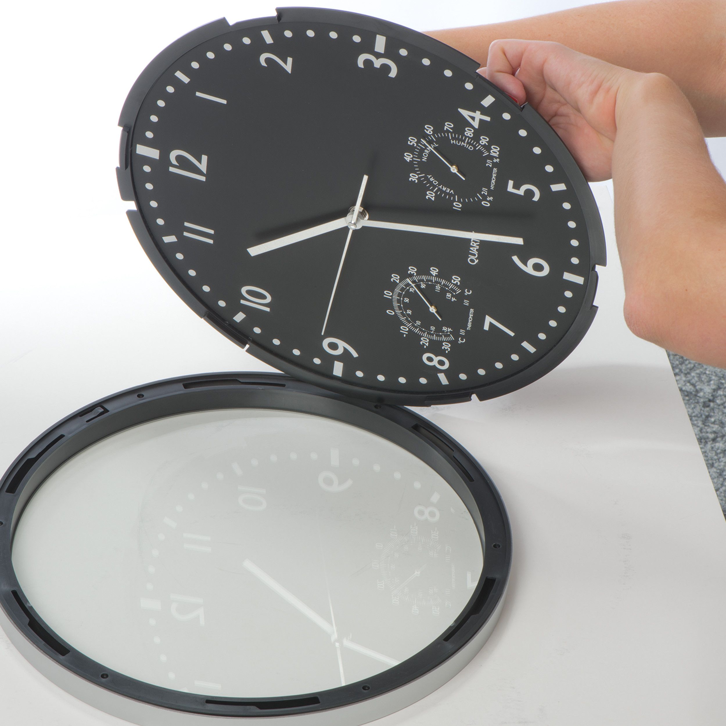 Wanduhr mit Hygro - und Thermometer - schwarz-866