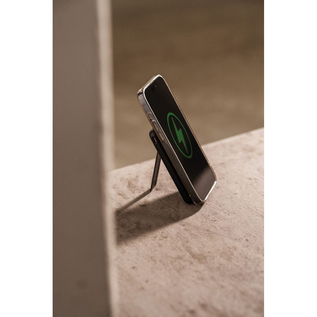 Urban Vitamin Redwood 5-in-1 5.000mAh 20W PD magn. Powerbank - schwarz-482