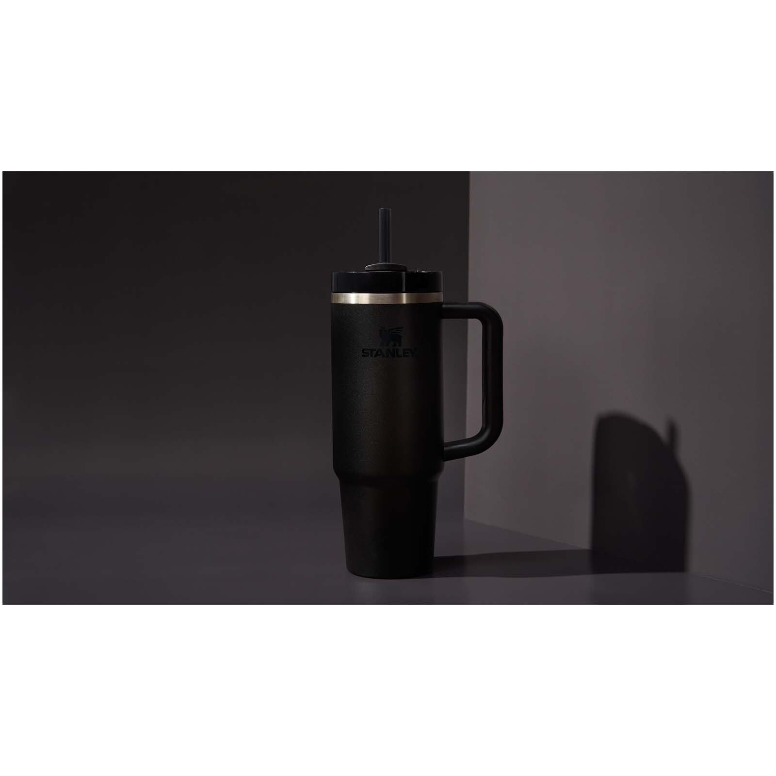 Stanley Quencher H2.0 FlowState 890 ml Thermobecher aus recyceltem Edelstahl - schwarz-509