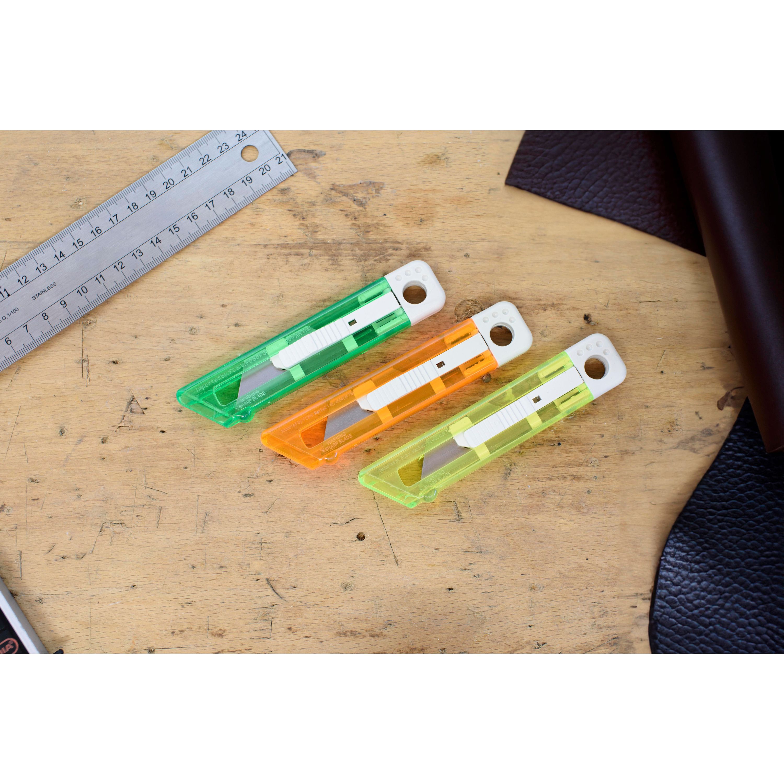 Cutter-Messer mit Federkernautomatik aus Kunststoff Griffin - blau-531