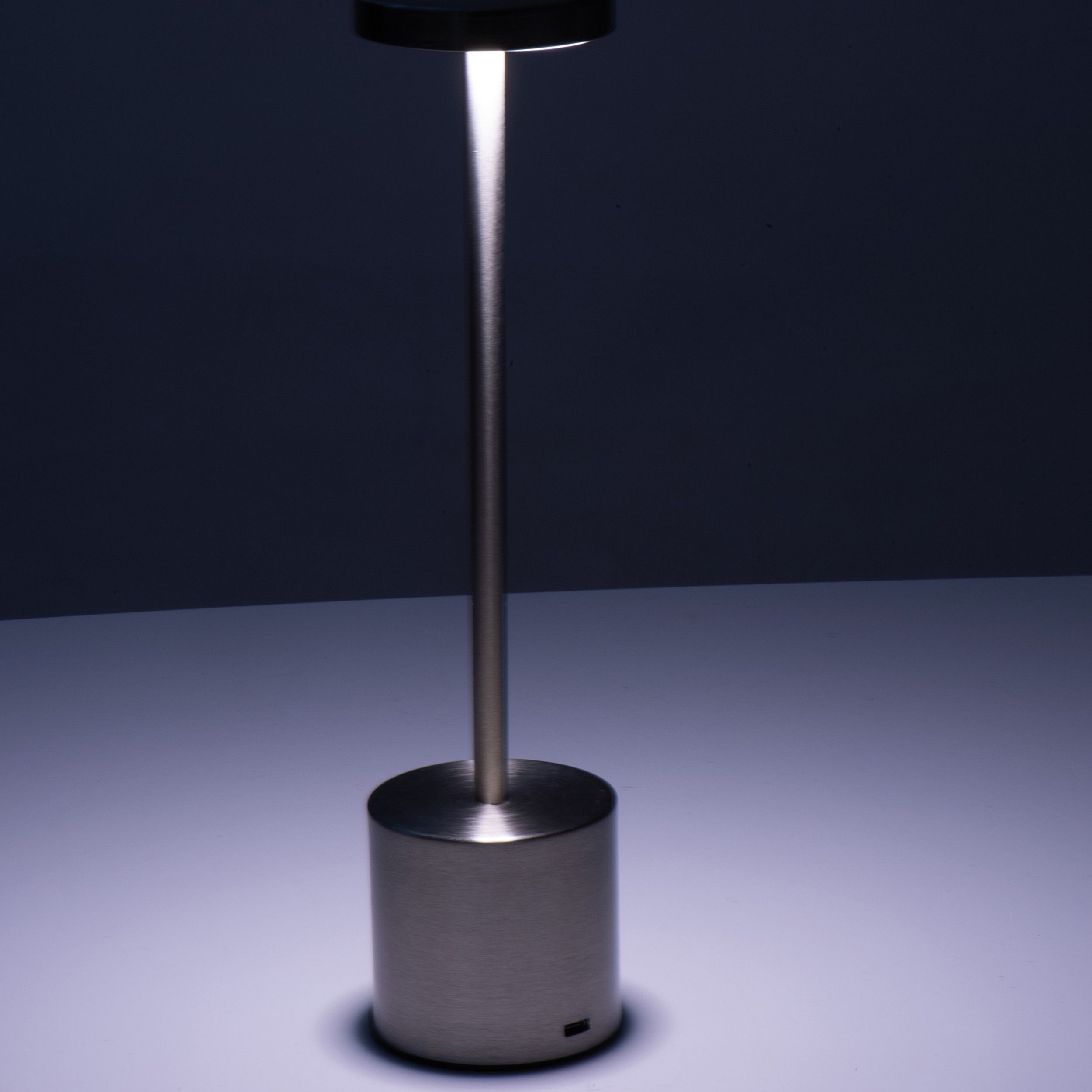 Tischlampe aus Edelstahl mit Akku  - silbergrau-642