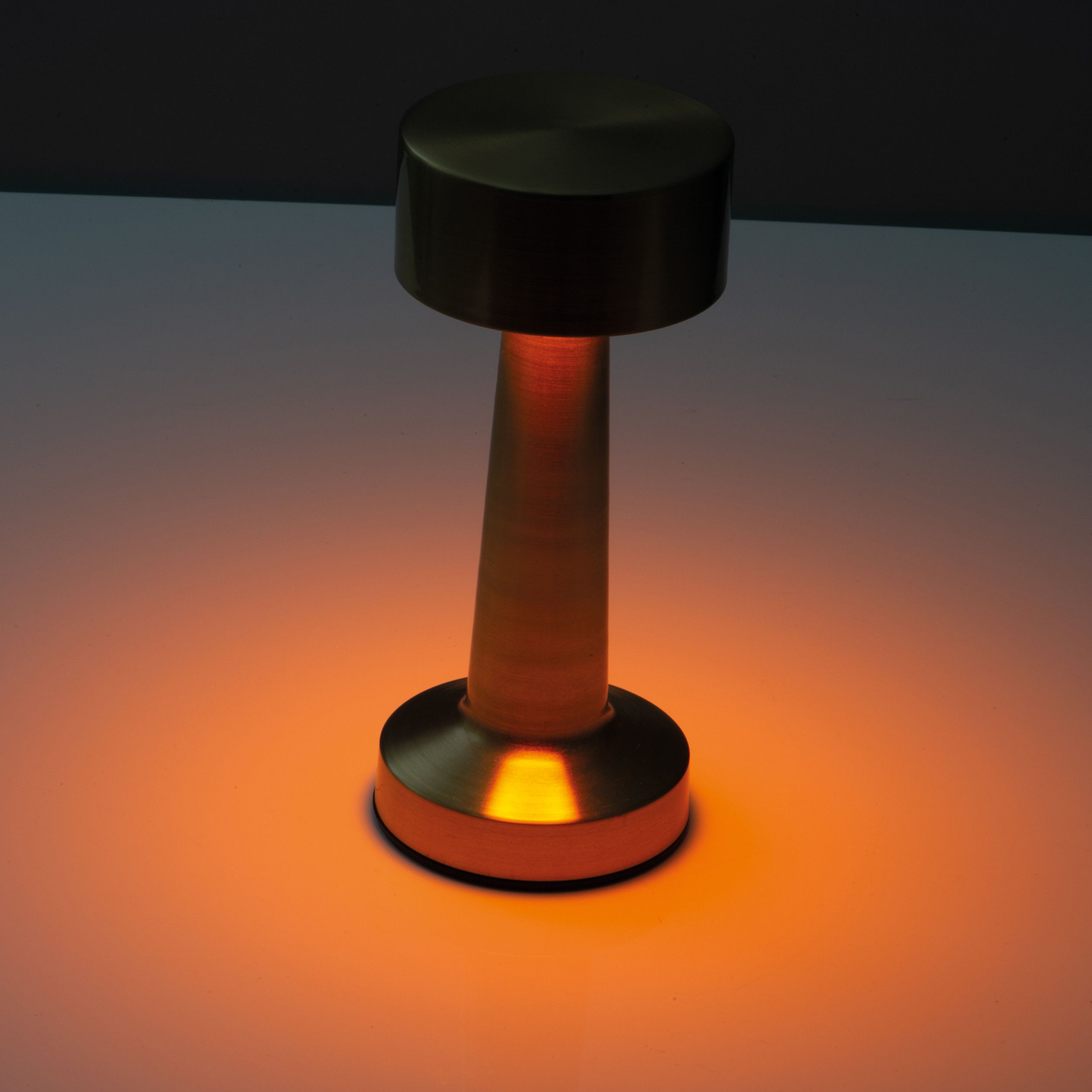 Tischlampe aus Edelstahl mit Akku  - kupfer-375