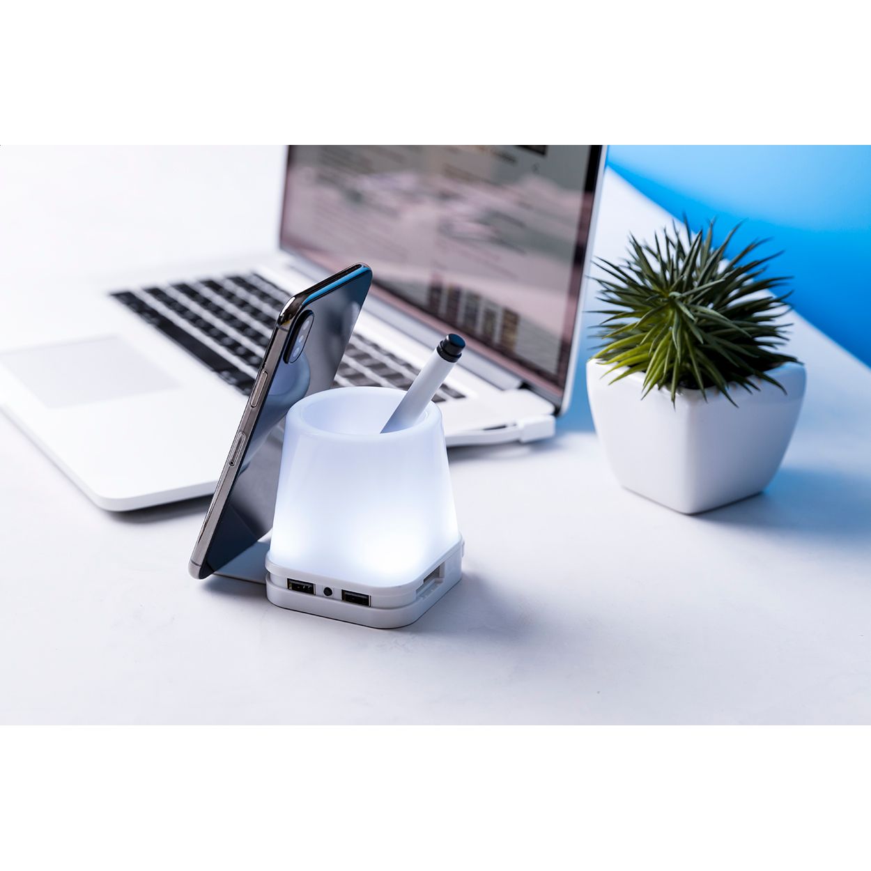 Stifteköcher mit USB-Hub Belind - weiß-114