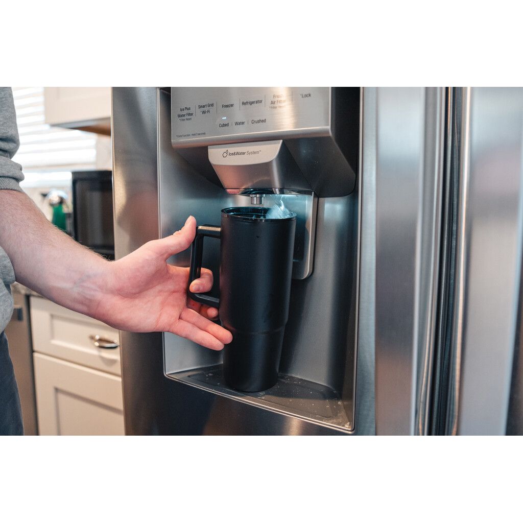 Tana Becher aus RCS recyceltem Kunststoff mit Griff 750ml - schwarz-727