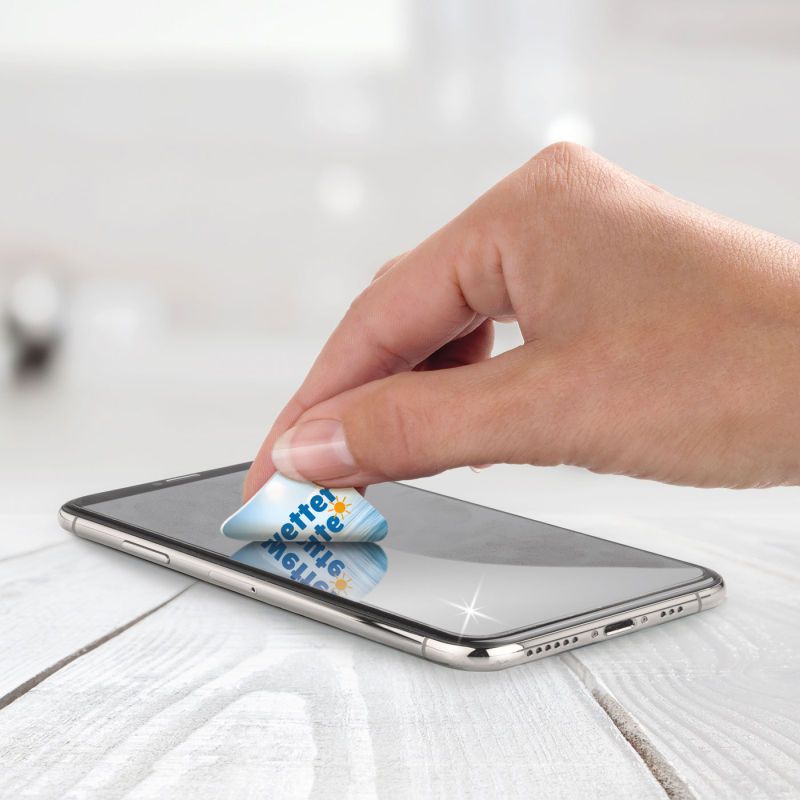 Handy mit Mini-Display-Cleaner gereinigt.