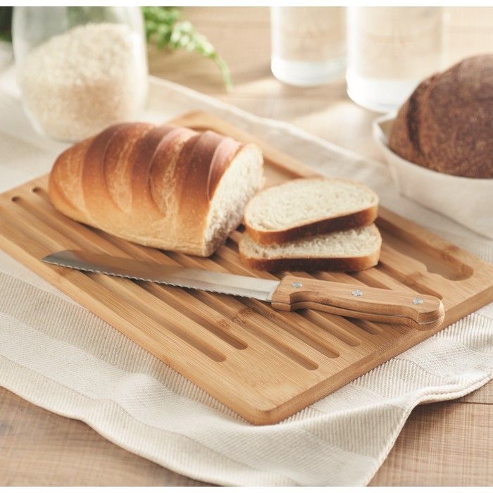 Schneidebrett aus Holz für Brot oder als allgemeiner Helfer in der Küche.