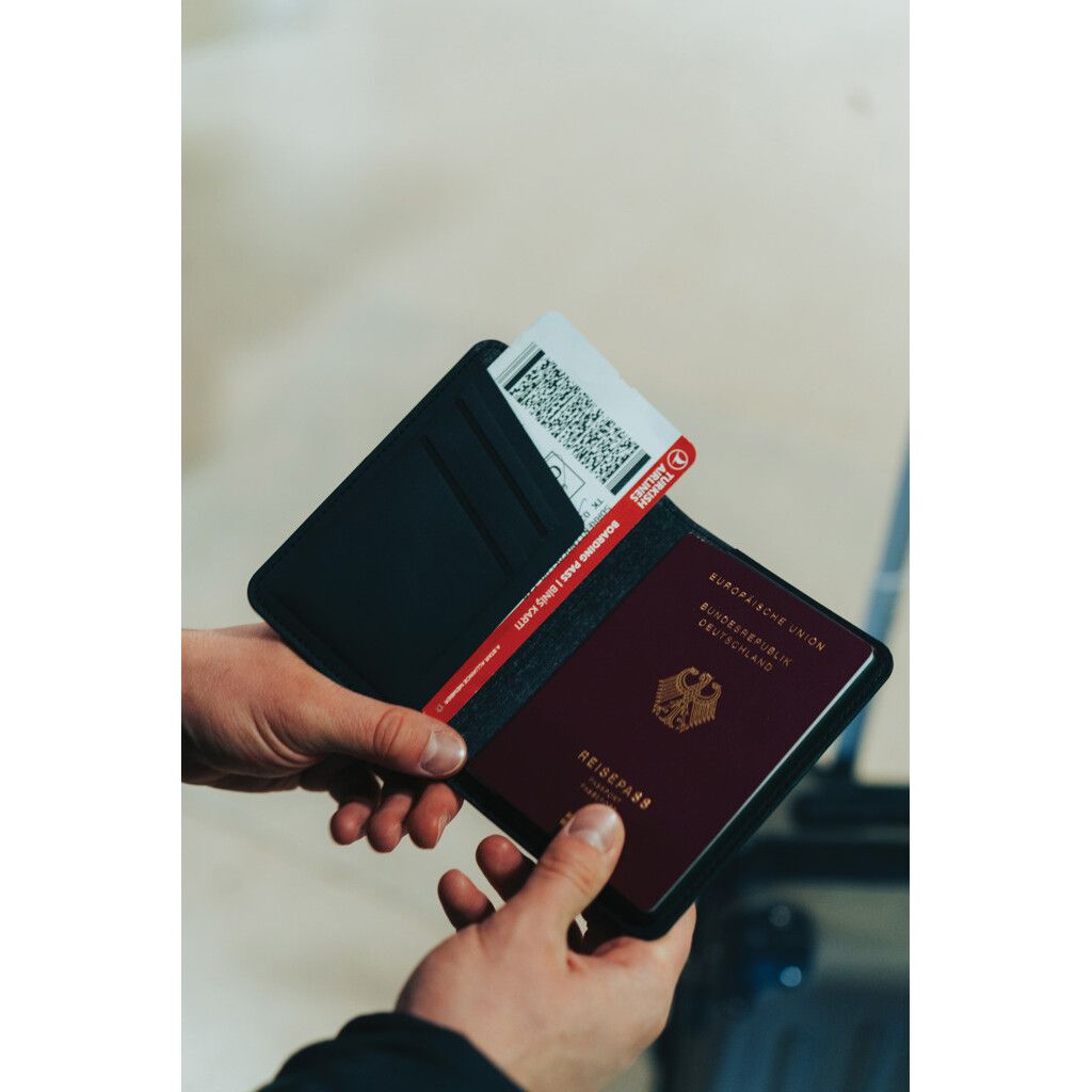Travelfinder RCS Polyester Passtasche mit weltweiter Ortung - schwarz-639