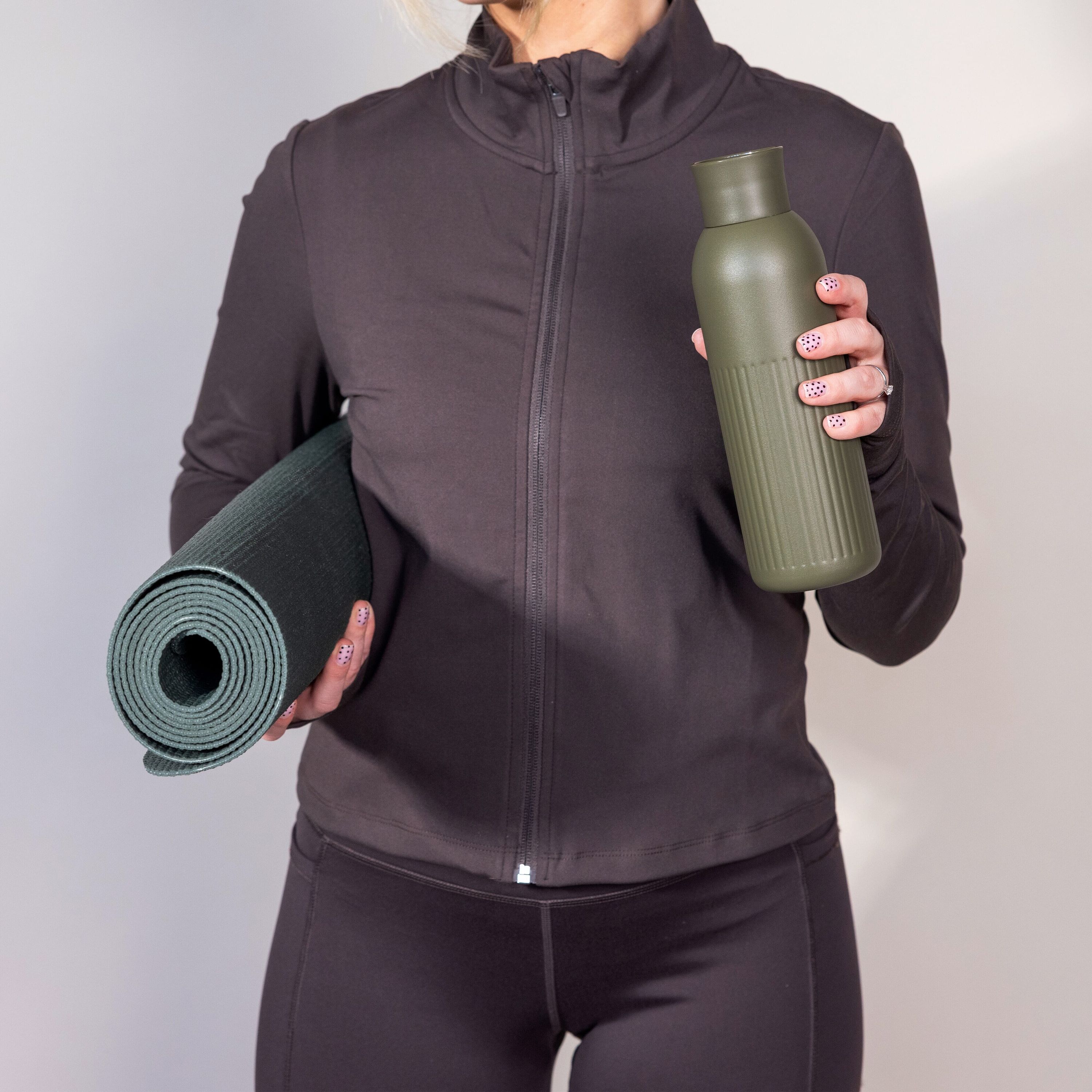Sagaform Tekla Push Stahlisolierflasche mit Druckverschluss (recycelt) 500 ml - dried green-164
