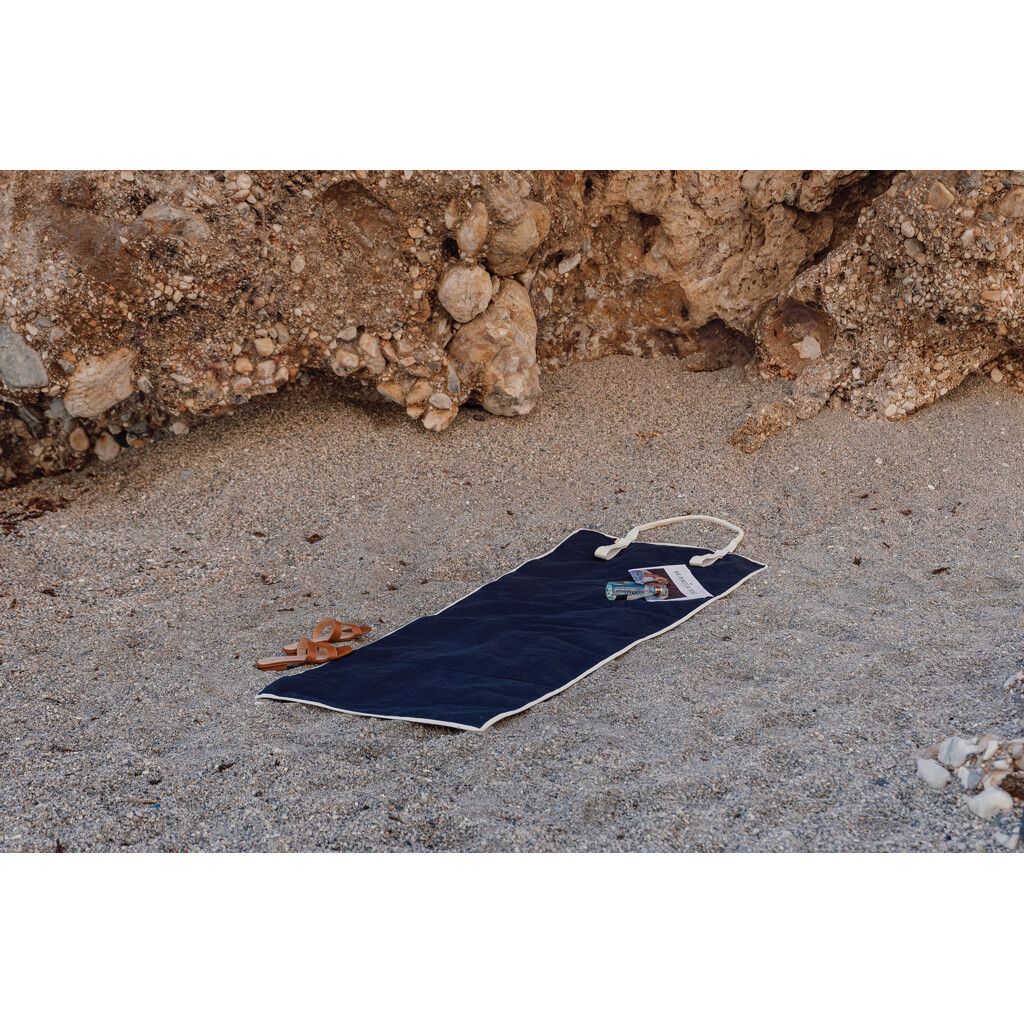 VINGA Volonne AWARE™ Strandmatte aus recyceltem Canvas - blau-966