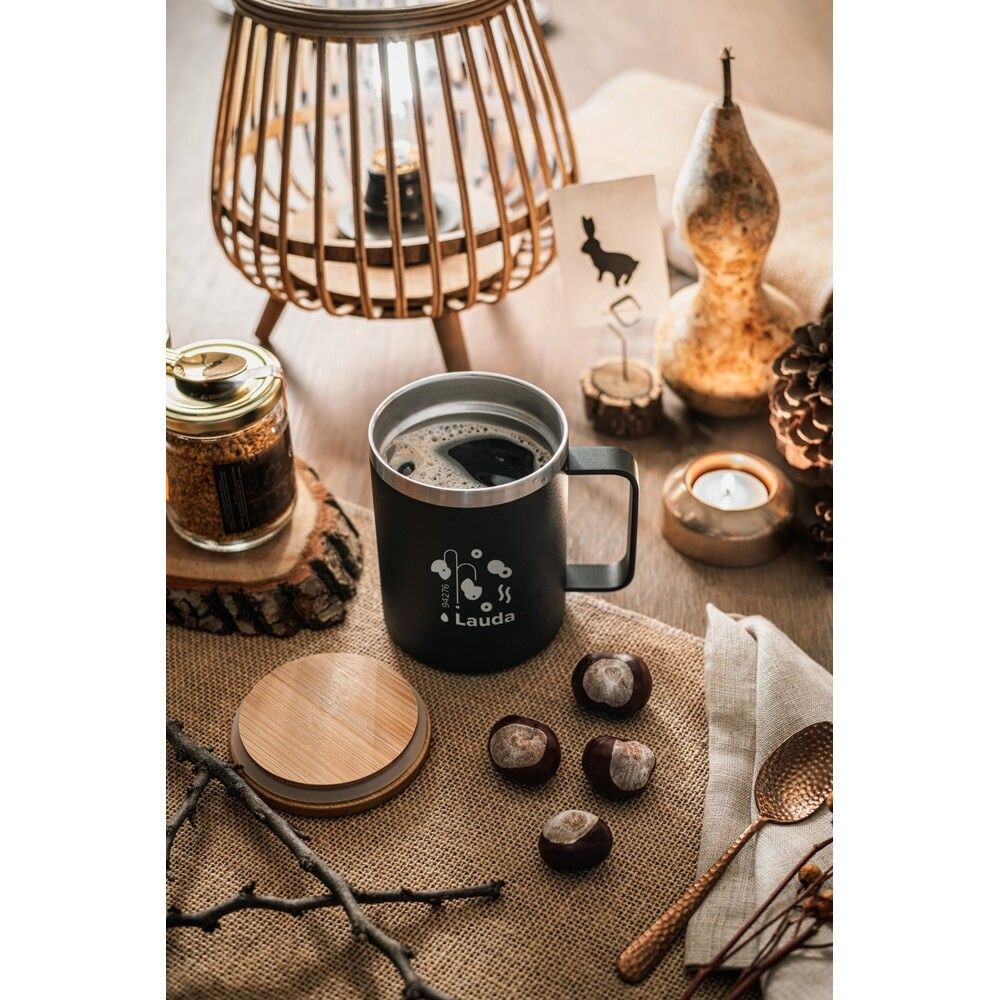LAUDA Becher aus 90% recyceltem Edelstahl mit Bambusdeckel 420 mL - weiß-246