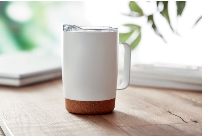Thermobecher oder Isolierbecher halten Ihr Getränk auch unterwegs immer warm. In verschiedenen Größen erhältlich sind sie absolute Topseller im Werbeartikelbereich. Daher bedrucken wir die Isolierbecher auch mit Ihrem Firmenlogo.
