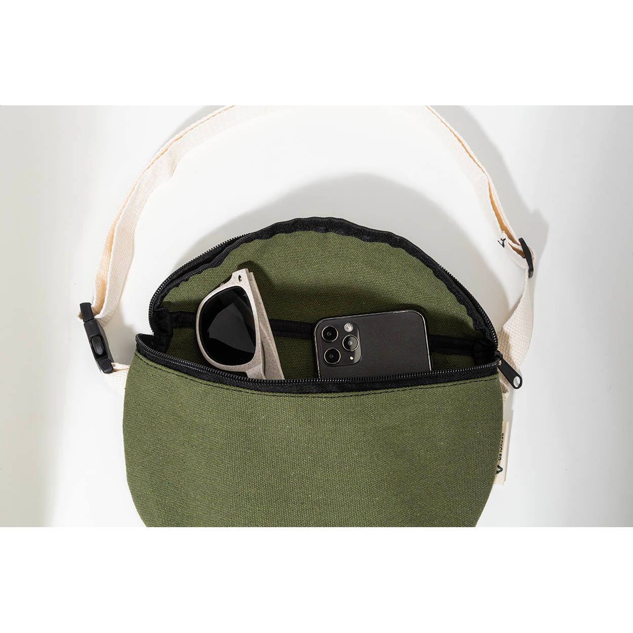 Rekan Hip Gürteltasche aus recyceltem Canvas - grün-311