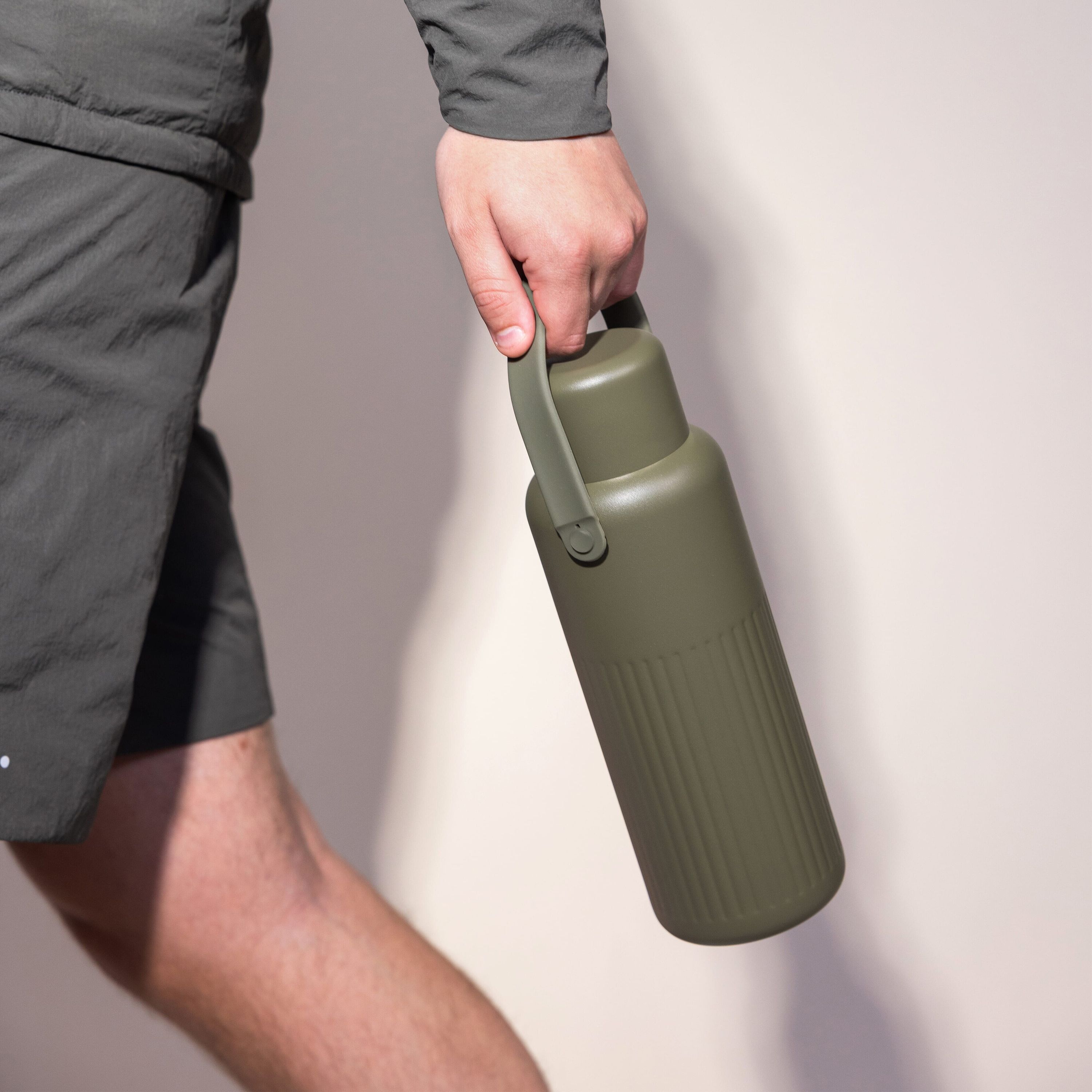 Sagaform Theo Thermosflasche (recycelt) 1 L - dried green-870
