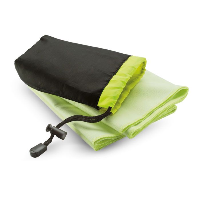 Sporthandtuch in Nylonbeutel DRYE - grün-381