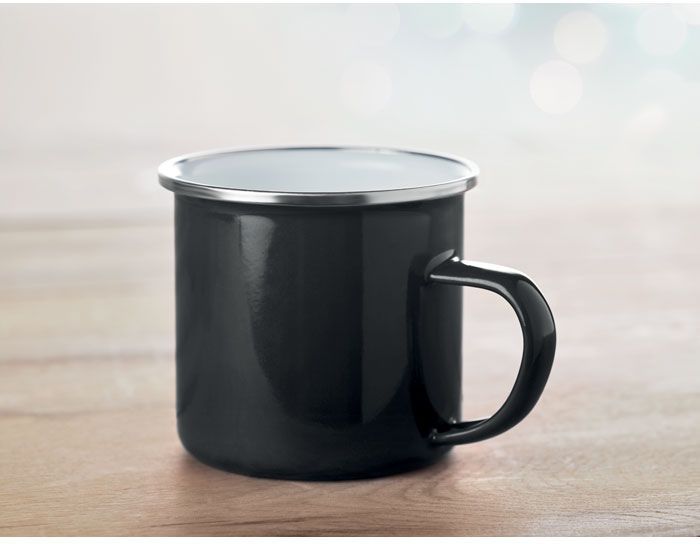 Trinkbecher können aus Kunststoff, Edelstahl oder recycelten Materialien sein. Alle Modelle bedrucken wir mit Ihrem Logo.