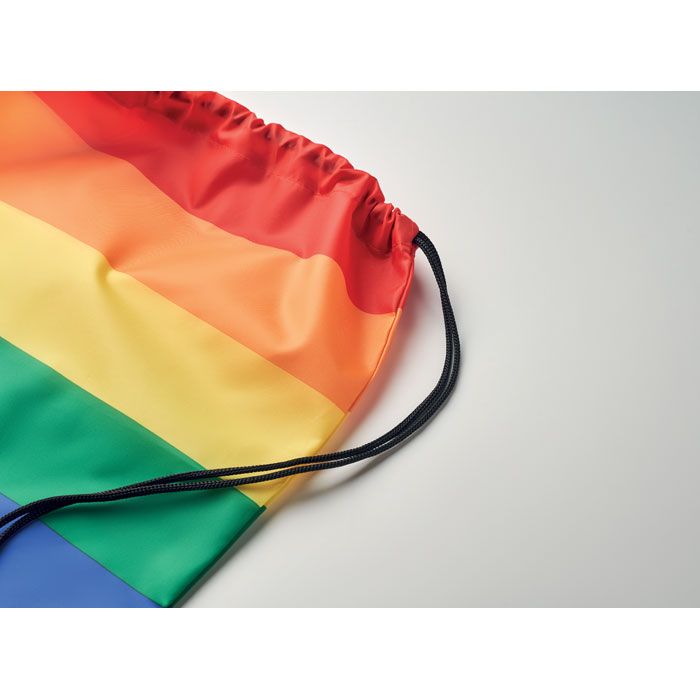 Beutel aus Polyester in Regenbogenfarben.