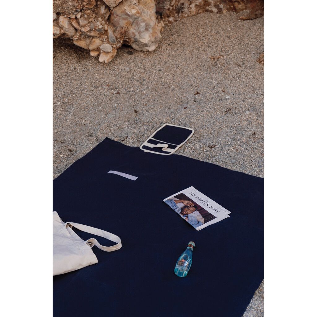 VINGA Volonne AWARE™ Picknickdecke aus recyceltem Canvas - blau-633