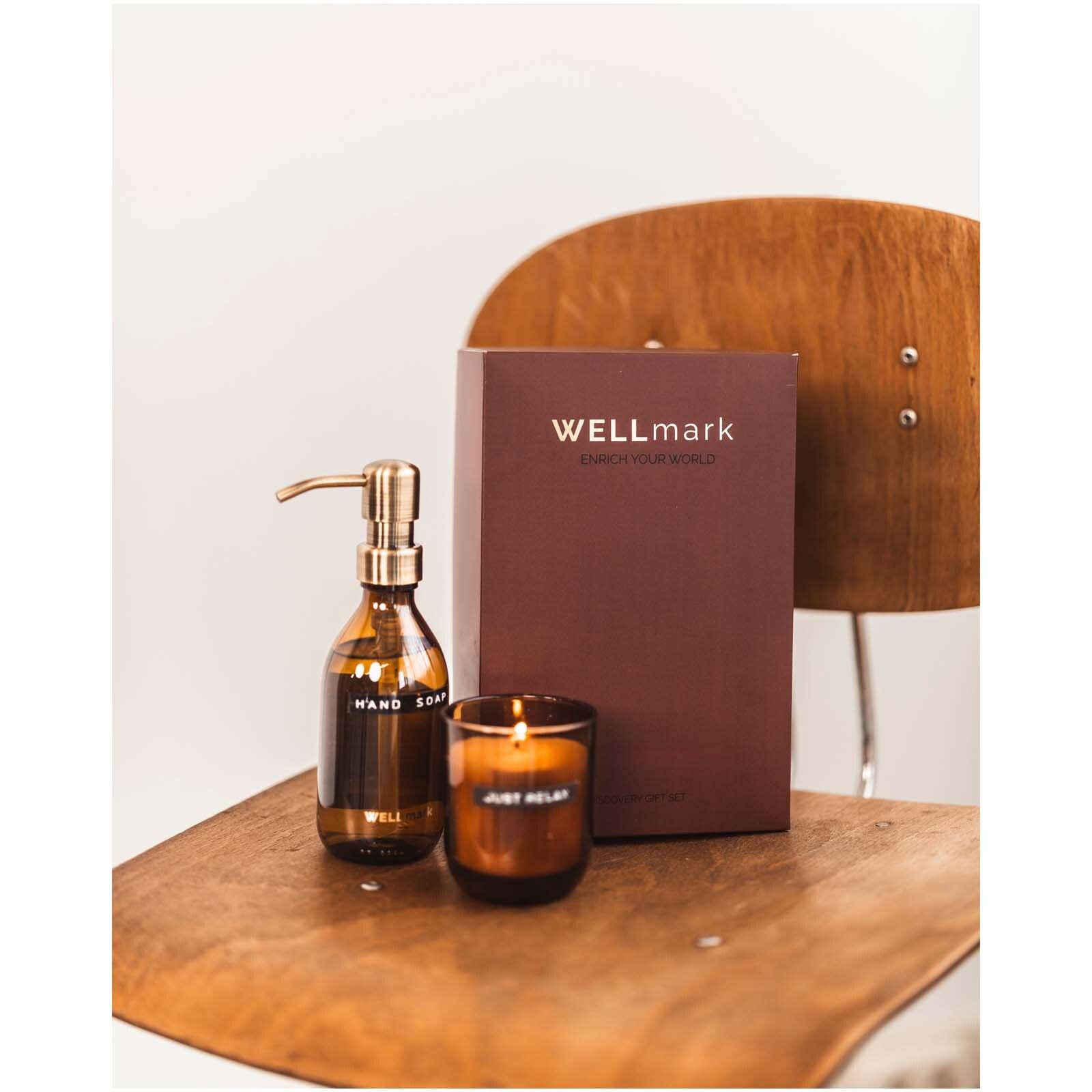 Wellmark Discovery 250 ml Handseifenspender und 150 g Duftkerze im Set - maroon rot-526
