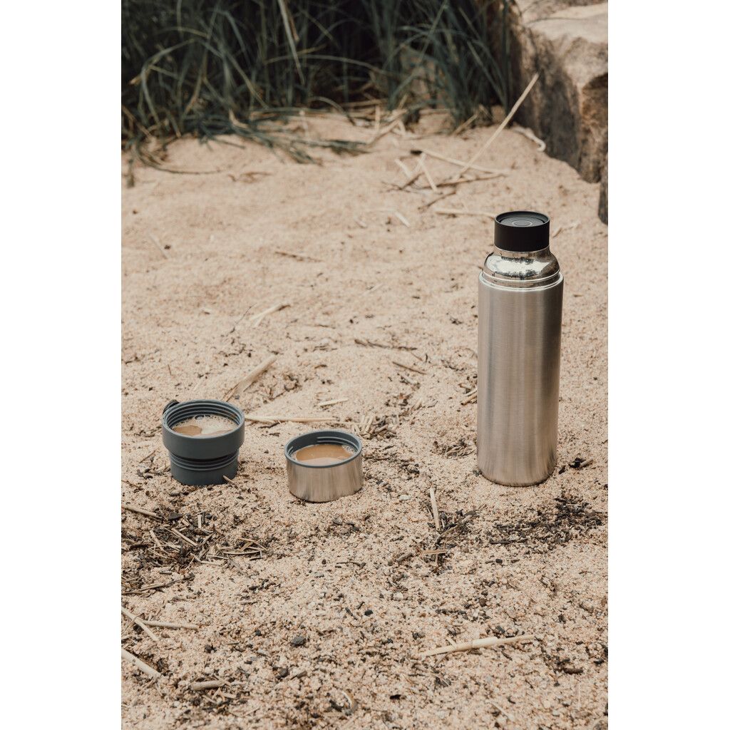 VINGA Tono RCS Thermokanne mit zwei Bechern, 750ml - stahl-404