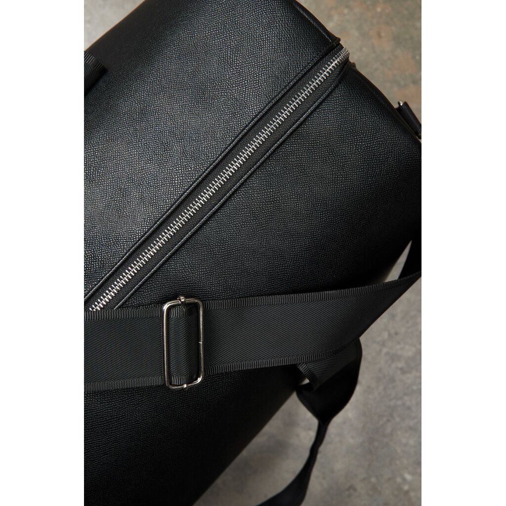 VINGA Bermond Wochenendtasche aus RCS recyceltem PU - schwarz-501