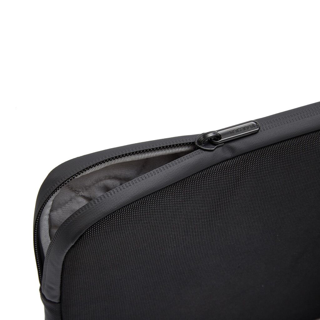 XD Design 16" Laptop Sleeve - schwarz-611