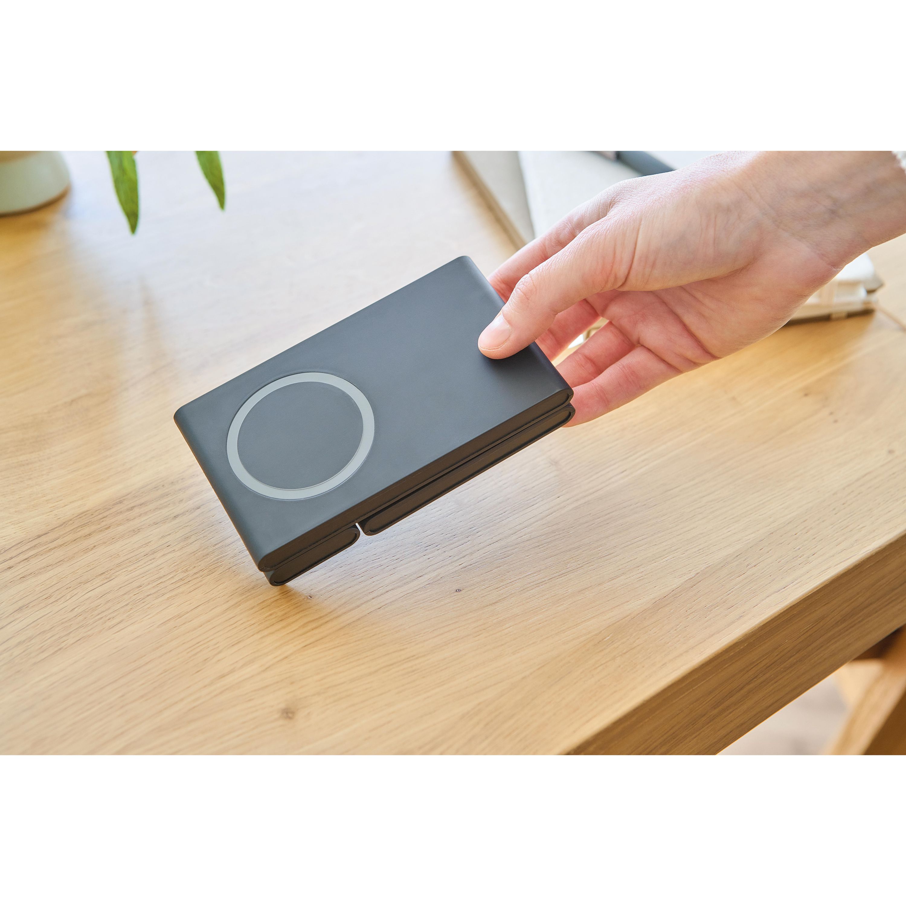 Recyceltes ABS 3-in-1 magnetisches kabelloses Ladegerät Valerio - schwarz-934