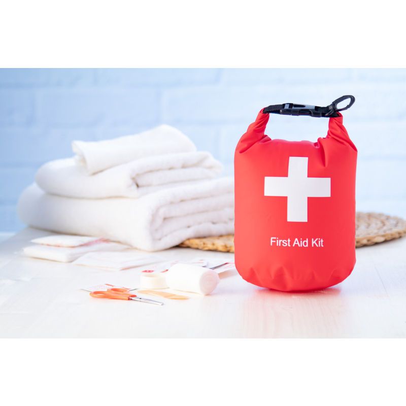 Erste-Hilfe-Sets ganz unterschiedlich gefüllt und individualisiert mit Logo als Werbegeschenk.