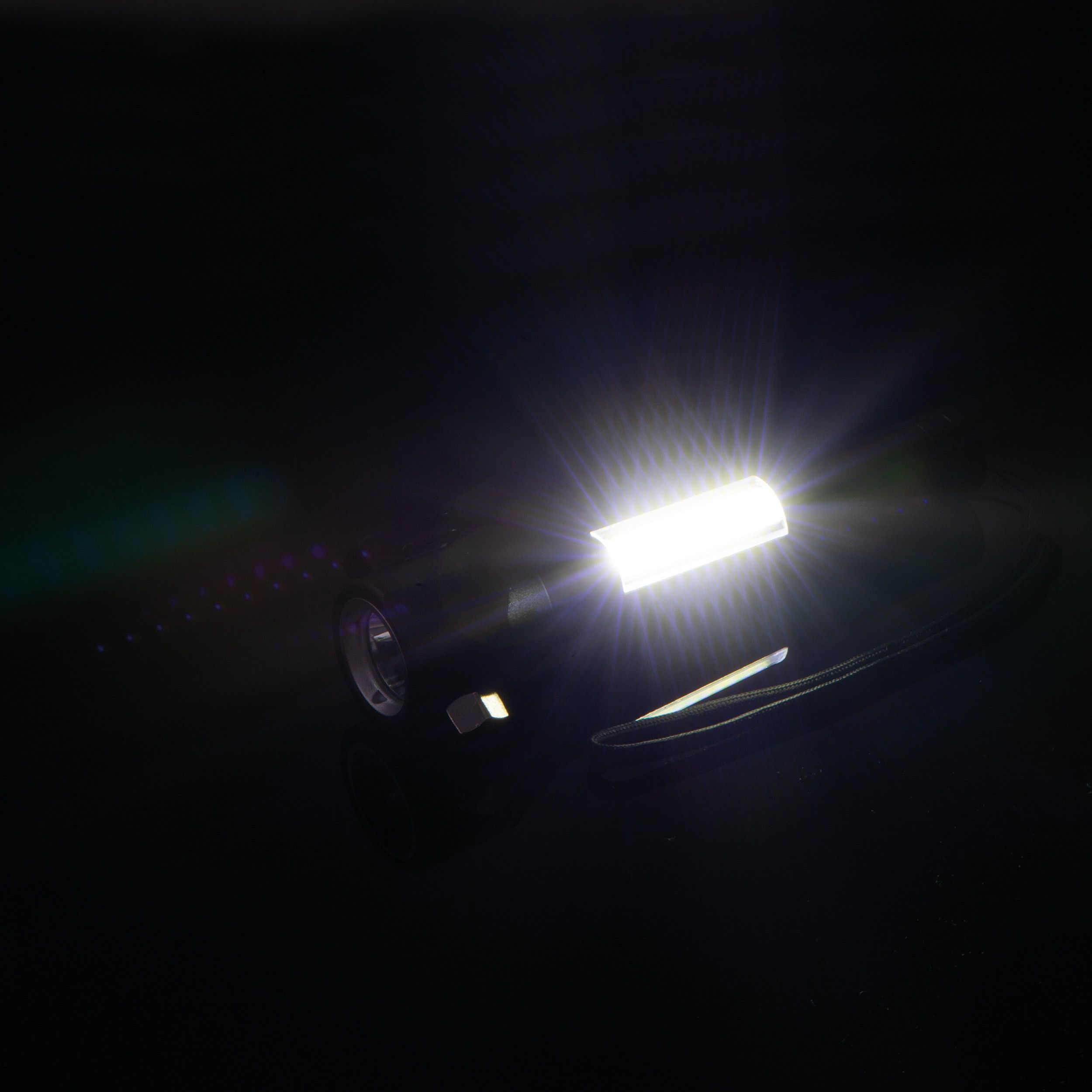 Wiederaufladbare Taschenlampe Trent - schwarz-408